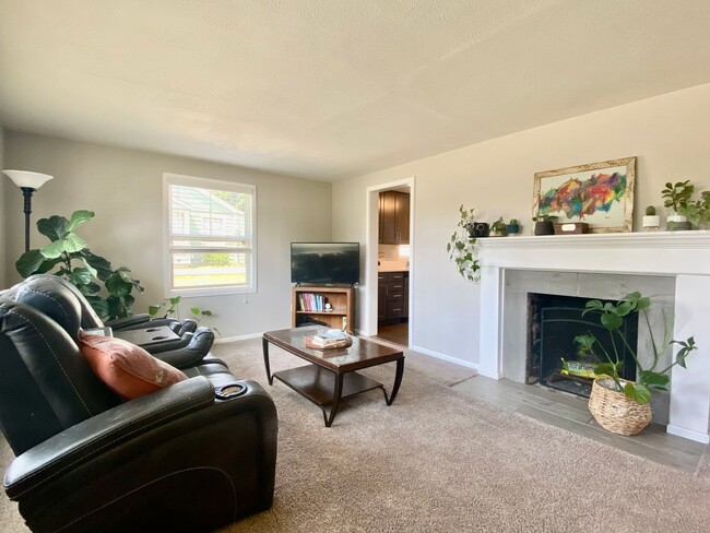 Photo - 4 bedroom Seatac rambler w/ large yard