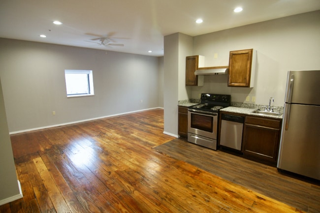 Photo - 1306 E 11th St Unidad 8