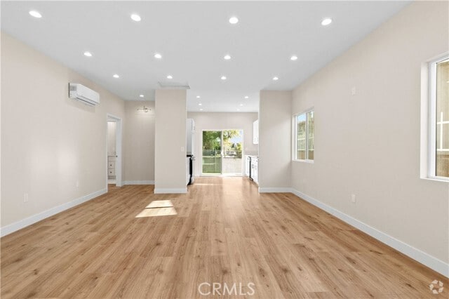 Building Photo - 702 E Glenoaks Blvd Rental