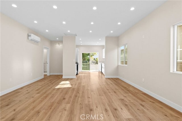 Photo - 702 E Glenoaks Blvd House
