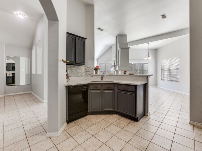 Photo - 1305 Greenbriar Ln