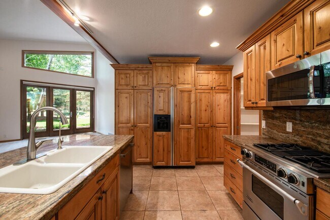 2776 Estates Dr