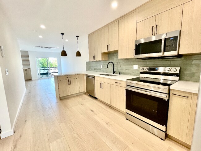 6032 42nd Ave SW