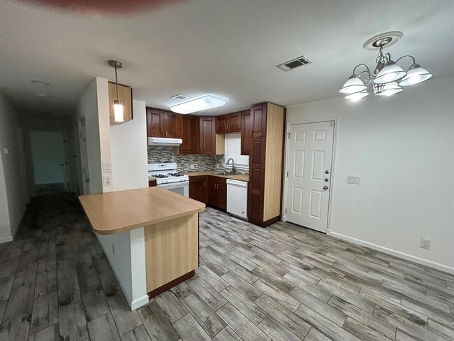 Photo - 6512 Linda Ln