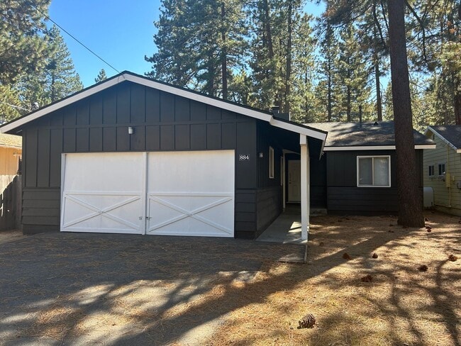 Al Tahoe Home - 3 Bed, 2 Bath with 2 Car G... - Al Tahoe Home - 3 Bed, 2 Bath with 2 Car G...