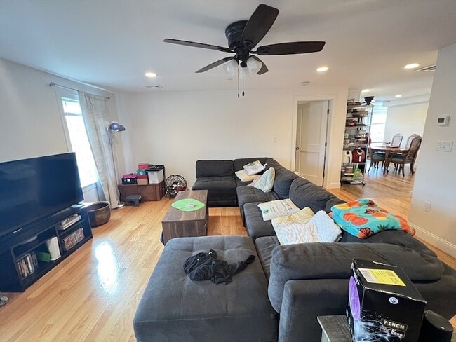 Photo - 489 Main St Unit E