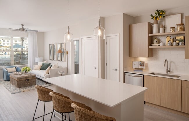 Photo - Aventon Pearl