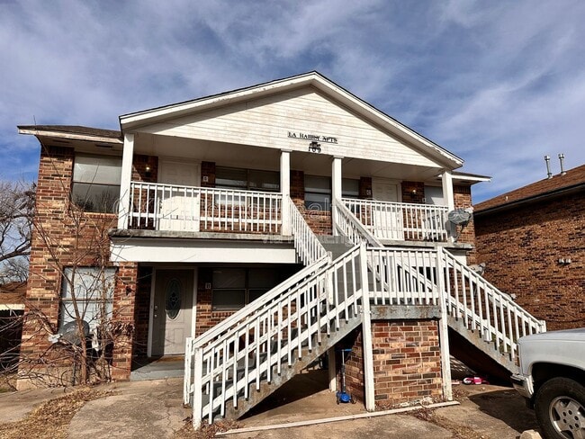 Building Photo - 109 SE 42nd St Unit D