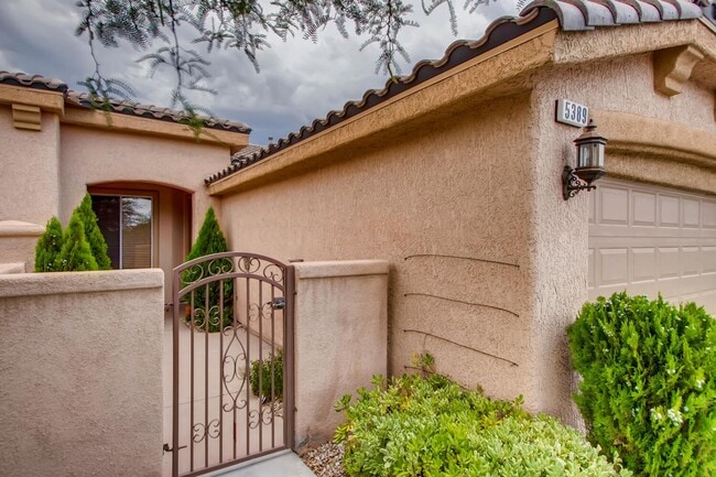 Photo - Stunning 1 Story 2 Bedroom Home in Summerl...