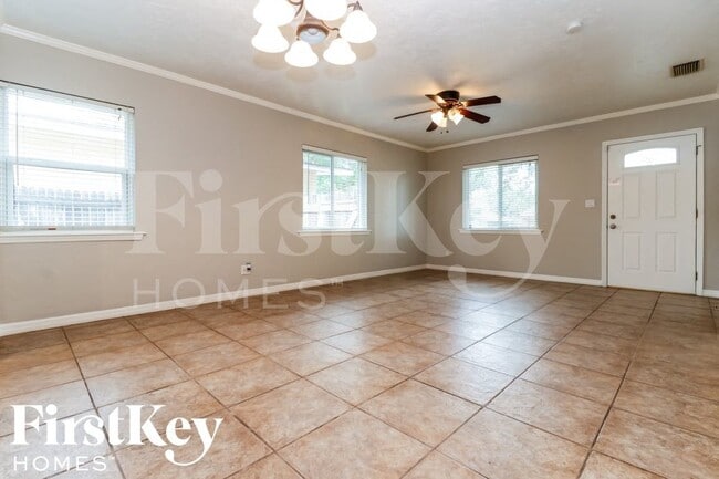 Photo - 3113 Union St N