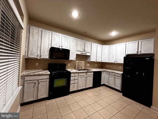 Photo - 212 Bowling Green Cir