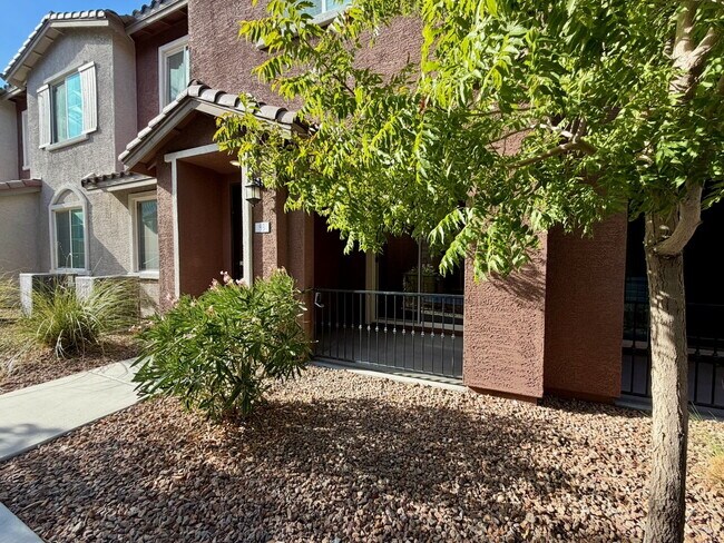 GATED 3 BED 2.5 BATH TOWNHOME WITH 2-CAR GARAGE, COVERED PATIO & COMMUNITY POOL
