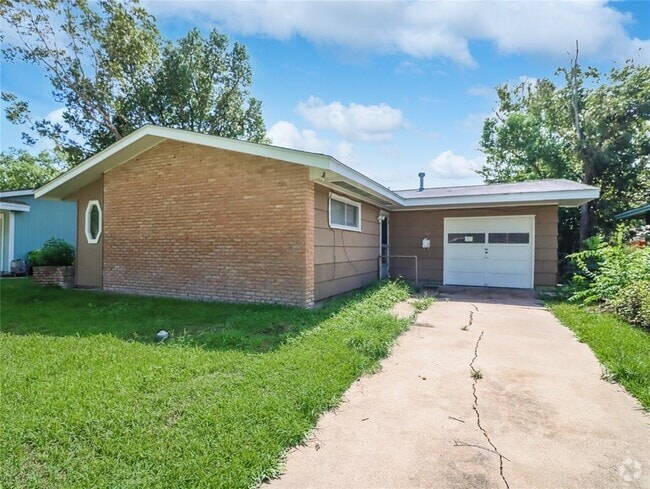 Building Photo - 205 Highland Dr Rental