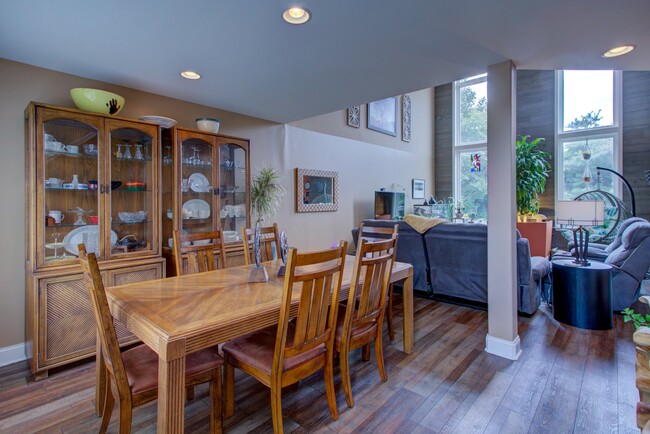 Photo - 326 Darlington Ct