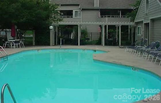2547 Stockbridge Dr
