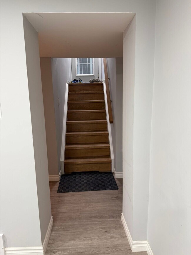 Photo - 25 Broadleaf Pl Unité Basement Apartment