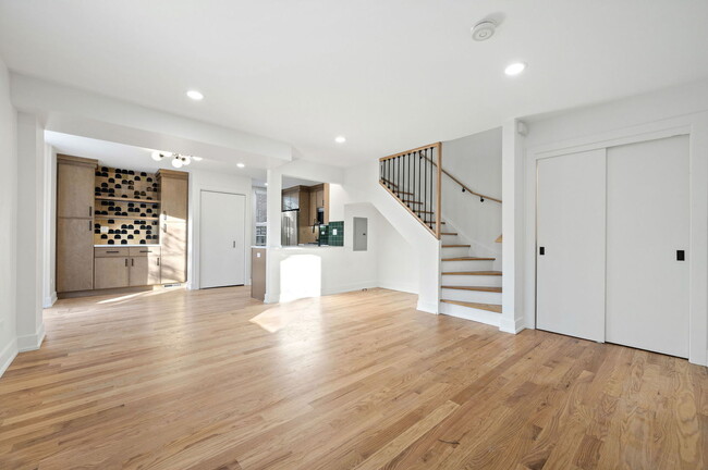 Photo - 2069 N Larrabee St