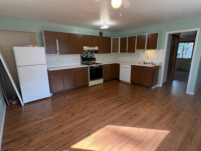 1130 Howard Ave Unit 1130 1/2 Howard