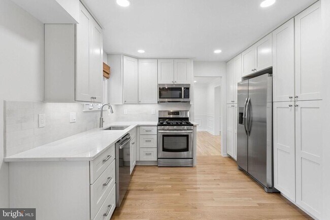 Photo - 306 Candlewood Ln