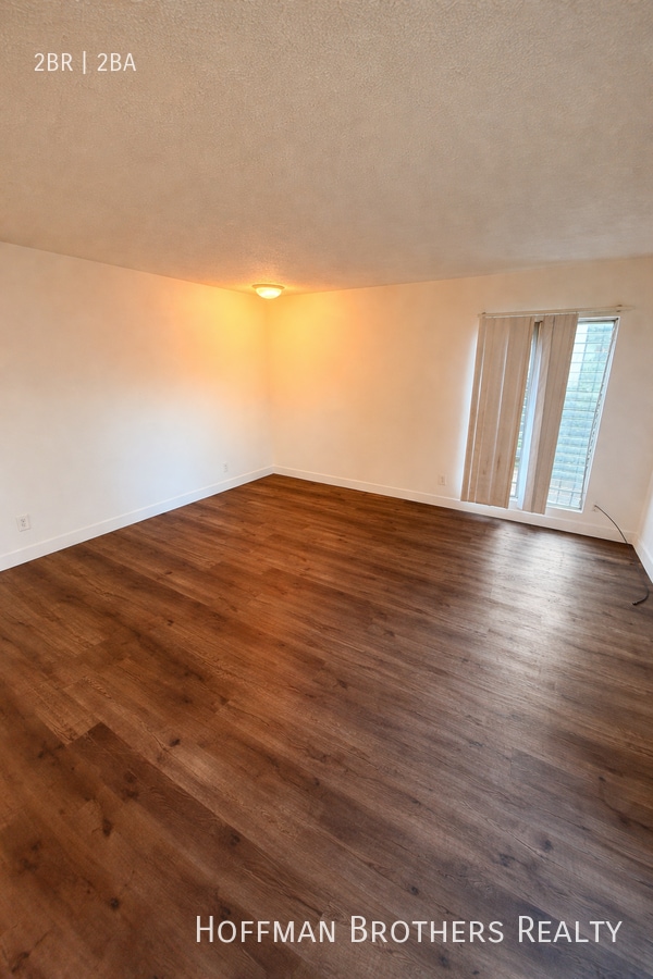 Photo - 700 Glenway Dr Unit 5