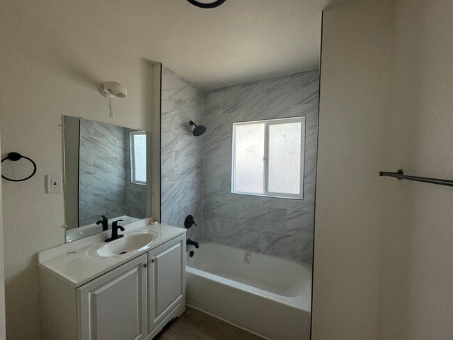 Building Photo - 775 S San Antonio Ave Rental