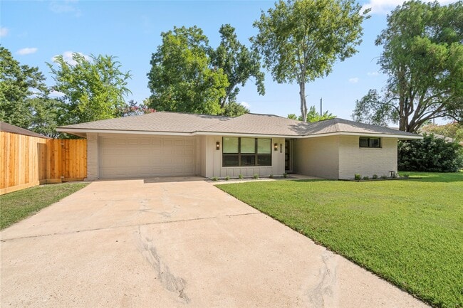 Building Photo - 9606 Pine Lake Dr