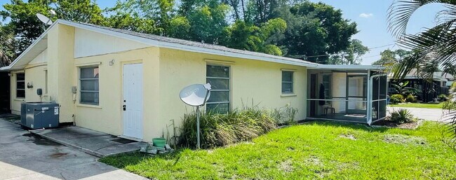 Building Photo - Charming 1BR Duplex: Cozy Living with Priv... Rental
