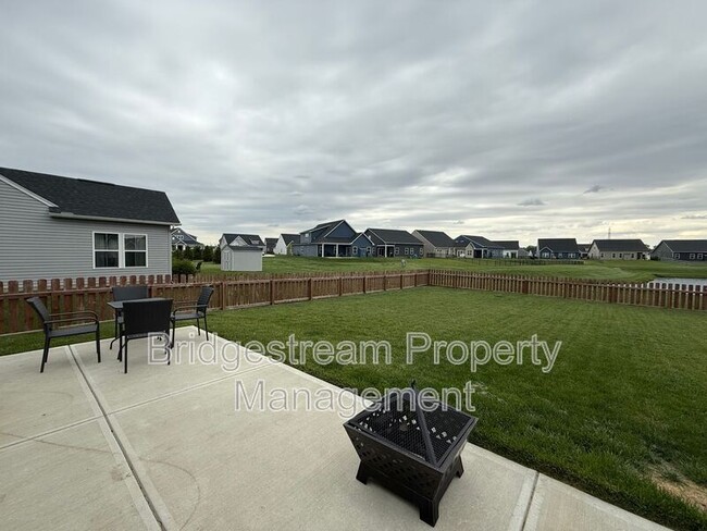 Photo - 2194 Schmidt Dr W
