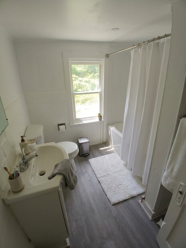 Photo - 705 Corbin St