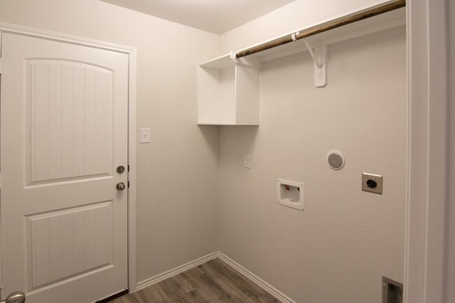 Photo - 6303 Austinville Dr