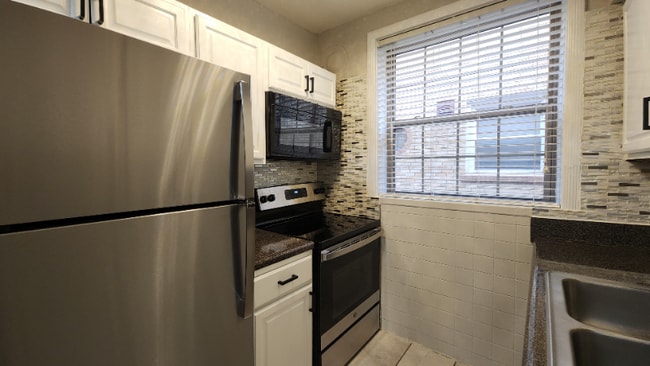6304 Bancroft Ave Unit 1st floor