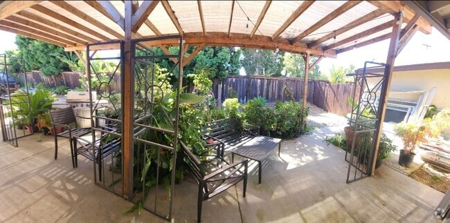 Building Photo - 15202 La Manda Dr Rental