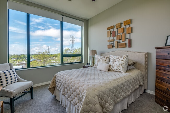 2 BR, 2 BA - 929SF