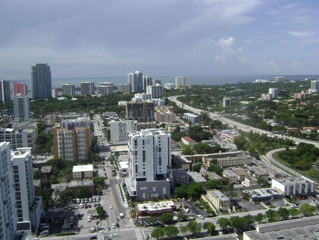 Photo - 185 SW 7th St Unidad 3302