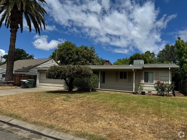 Building Photo - Cute 3 Bedroom Home Close to Shopping