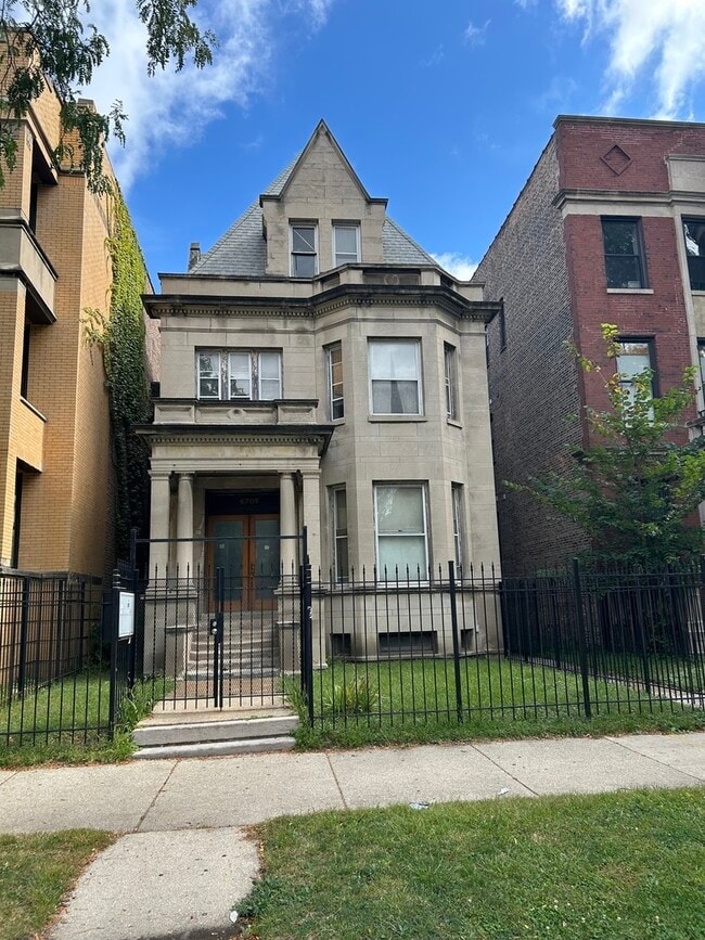 Building Photo - 4709 S Michigan Ave Unit 2 Rental