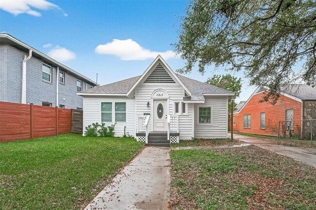 Building Photo - 1511 Scharpe St Unit 2