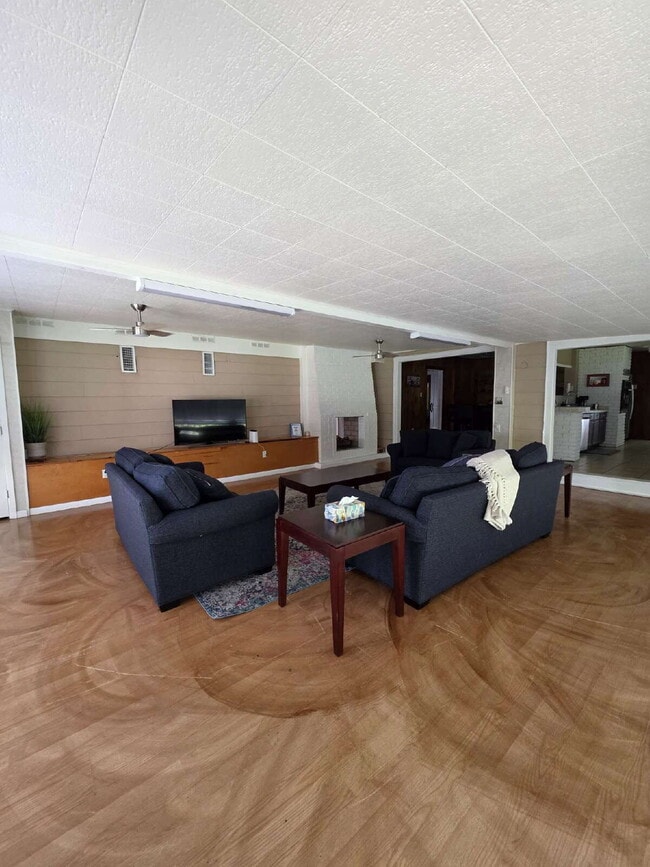 Photo - Huge house fully furnished!