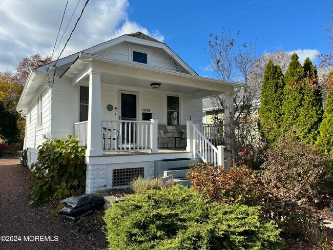 Photo - 1236 Maplewood Rd