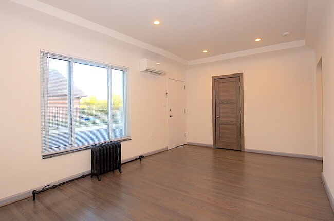 Photo - 1341 Crane St