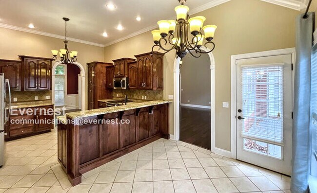 Photo - 607 Castle Dr