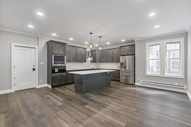 20 W Holly St