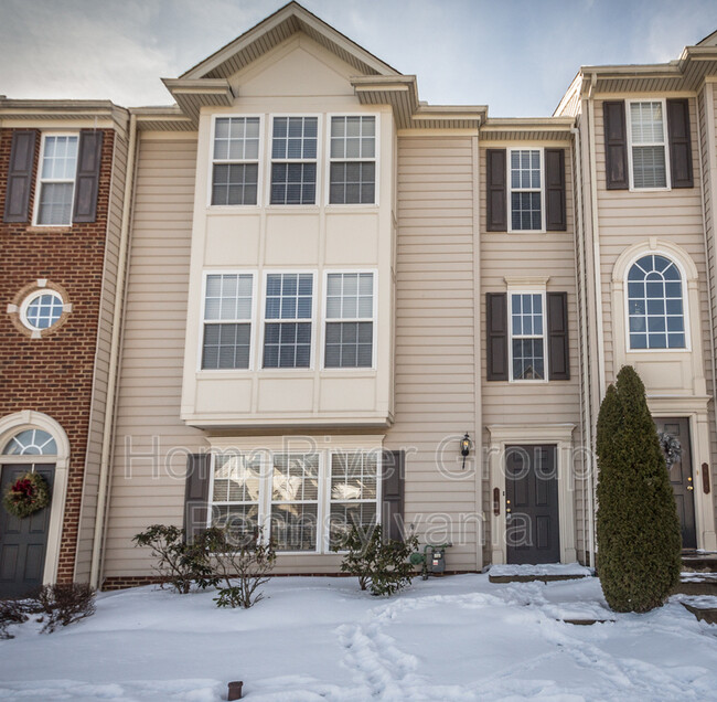 Photo - 610 Garden Way Townhome