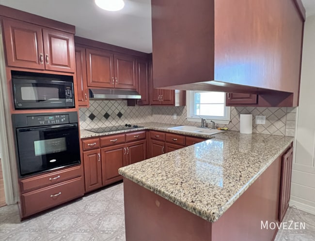 Photo - 654 Meadowlark Dr