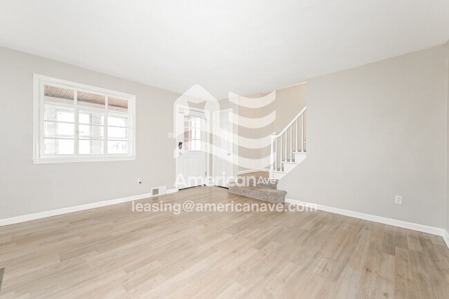 Photo - 2941 Stafford St