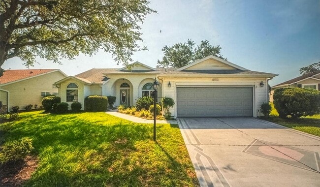 Building Photo - 25316 Crestwater Dr