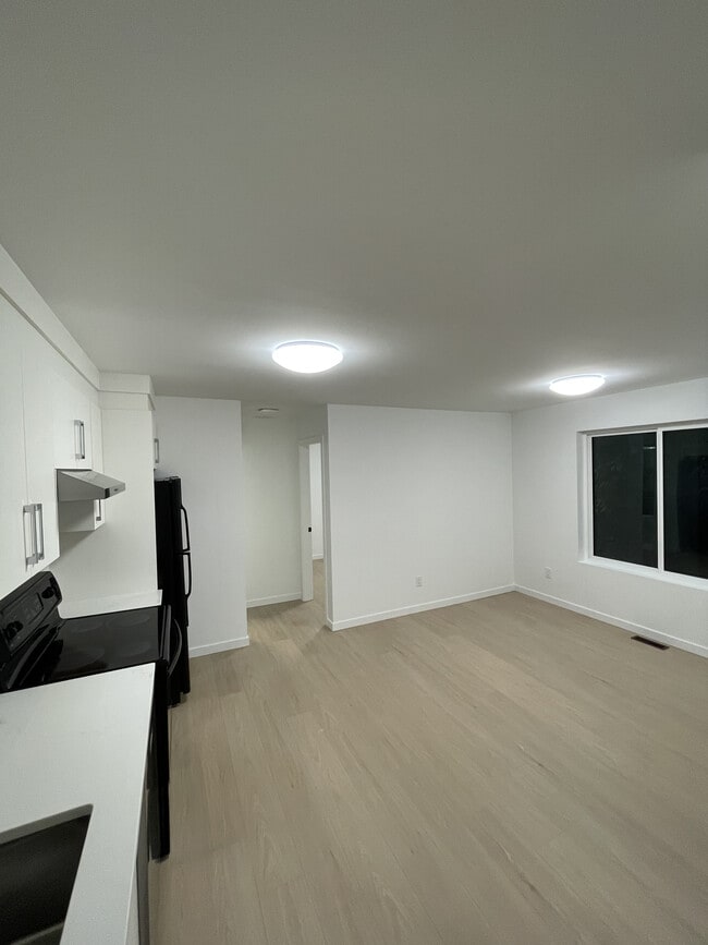 1737 176 St