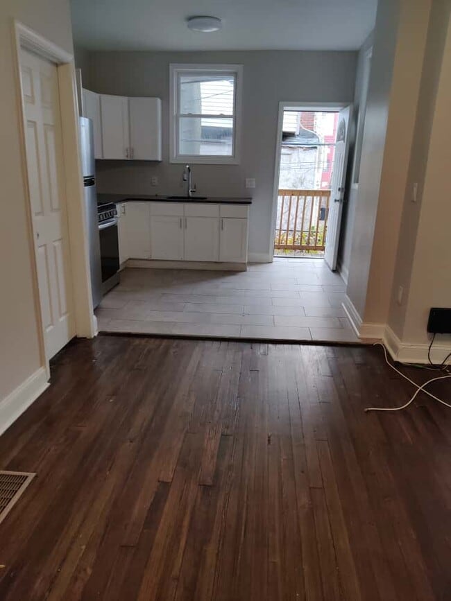 Photo - 250 N Salford St