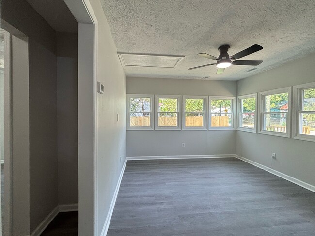 Photo - 211 Gertrude St