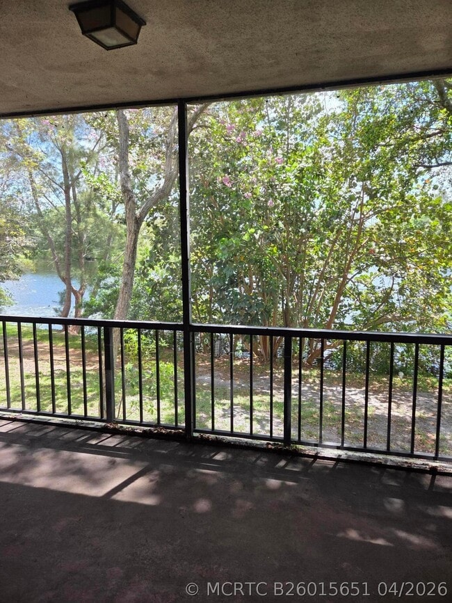 3720 Inverrary Dr Unit 2b